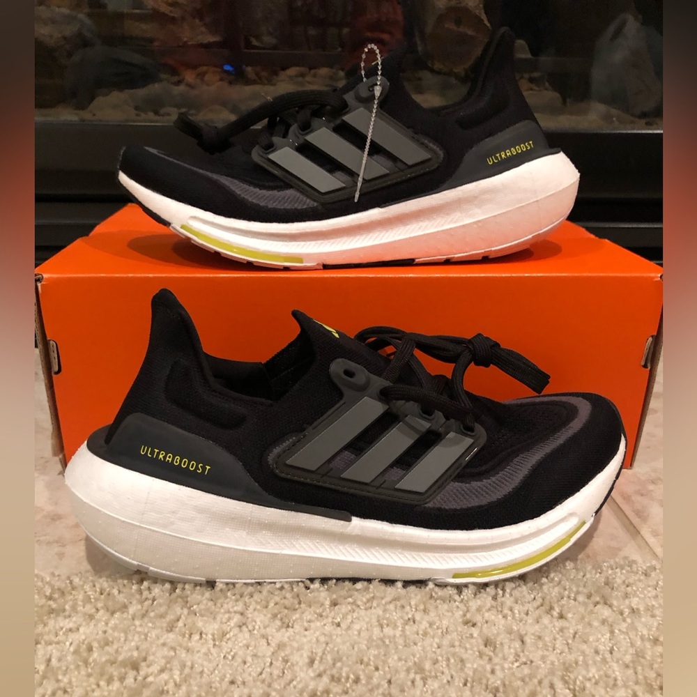 BRAND NEW 🔥adidas Women's Ultraboost Light Running Shoes Sneaker Size 7.5 🎁